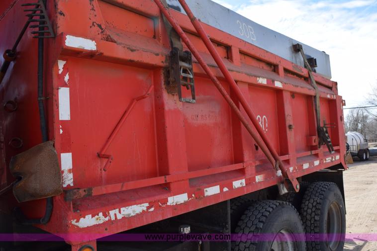 image for item K2303 1993 International 4900 dump truck