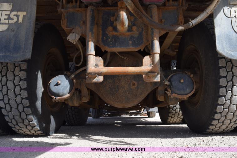 image for item K2303 1993 International 4900 dump truck