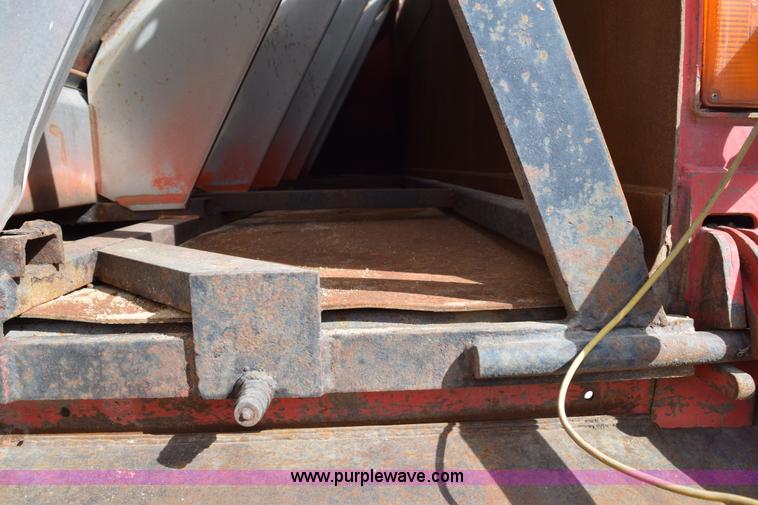 image for item K2303 1993 International 4900 dump truck