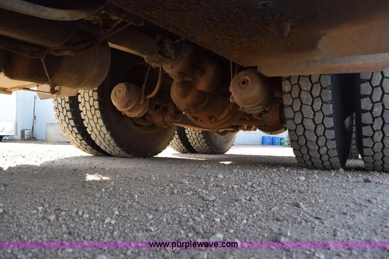 image for item K2303 1993 International 4900 dump truck