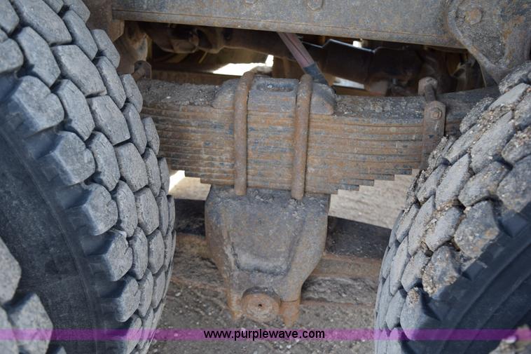 image for item K2303 1993 International 4900 dump truck