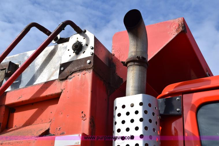 image for item K2303 1993 International 4900 dump truck