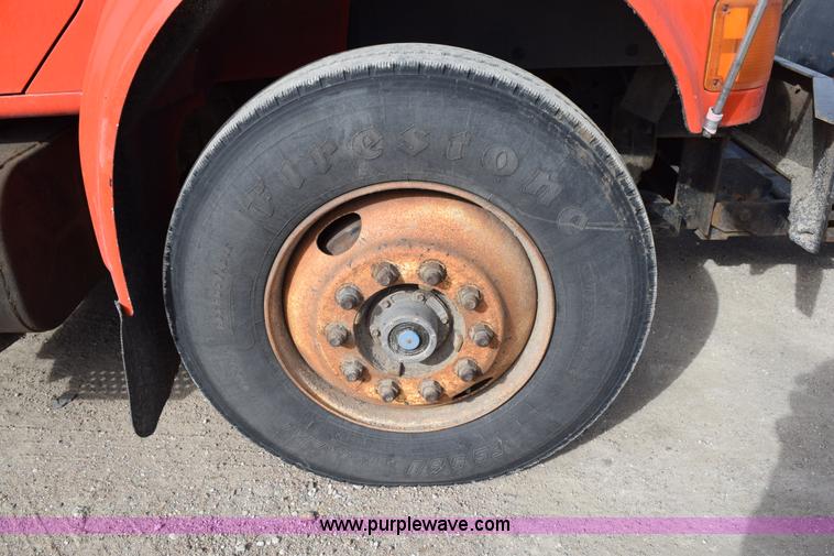 image for item K2303 1993 International 4900 dump truck