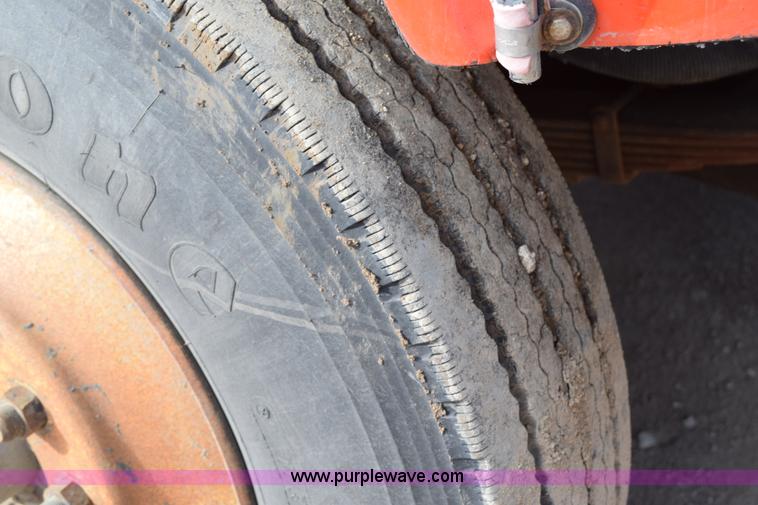 image for item K2303 1993 International 4900 dump truck