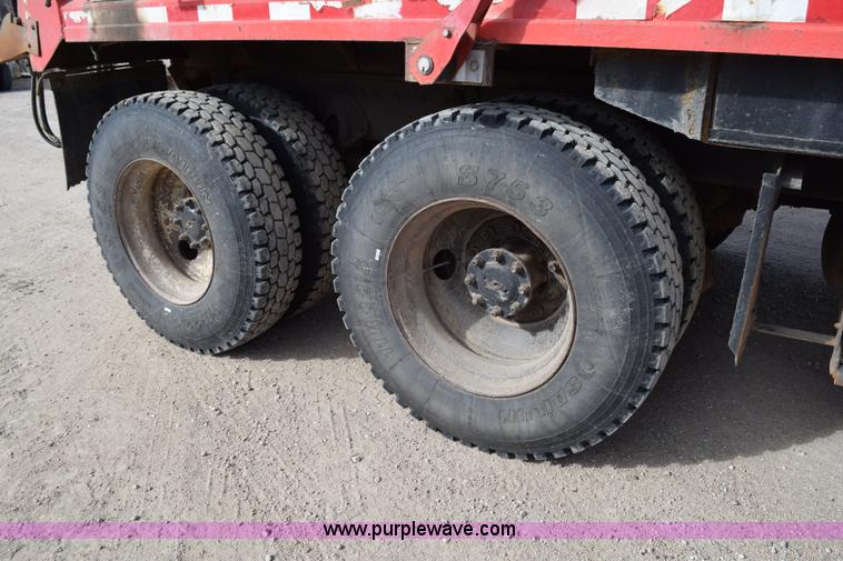 image for item K2303 1993 International 4900 dump truck