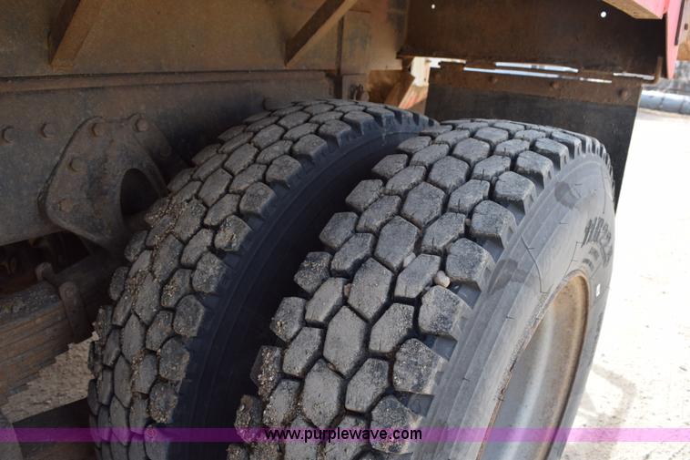 image for item K2303 1993 International 4900 dump truck