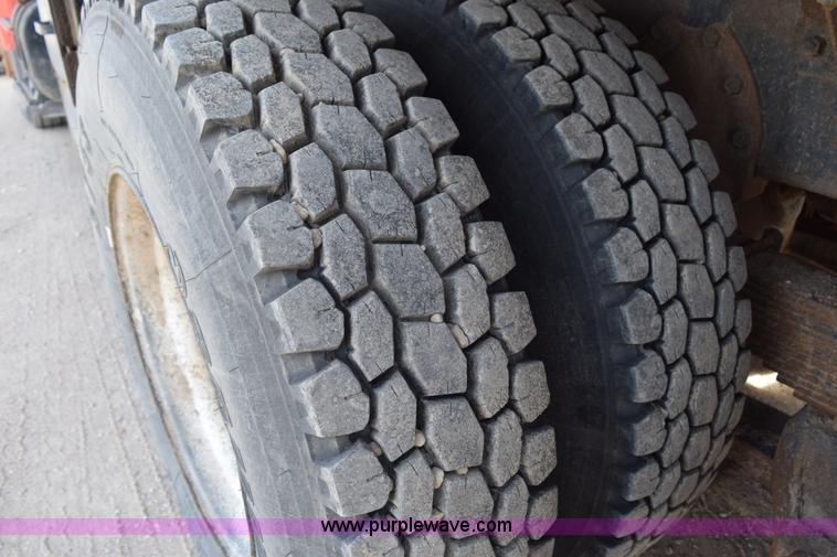 image for item K2303 1993 International 4900 dump truck