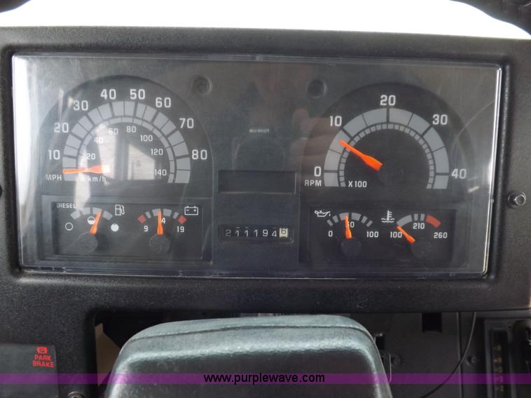 image for item K3116 2001 Chevrolet B7 Blue Bird bus