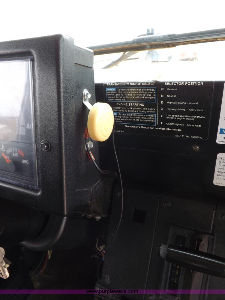 image for item K3116 2001 Chevrolet B7 Blue Bird bus