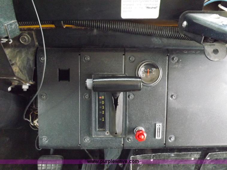 image for item K3116 2001 Chevrolet B7 Blue Bird bus