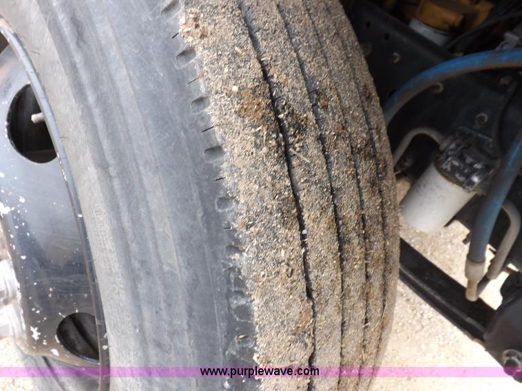 image for item K3116 2001 Chevrolet B7 Blue Bird bus