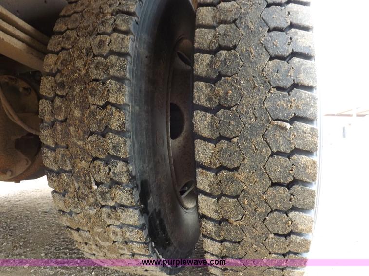 image for item K3116 2001 Chevrolet B7 Blue Bird bus