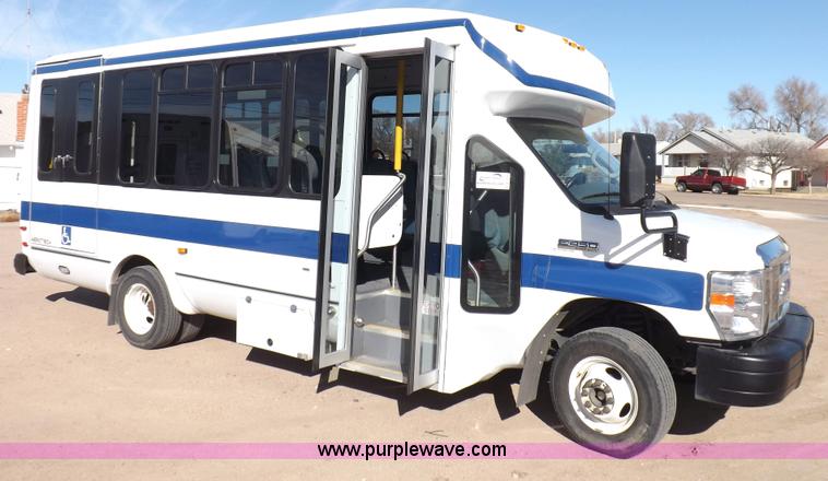 image for item K3149 2008 Ford E450 Super Duty van