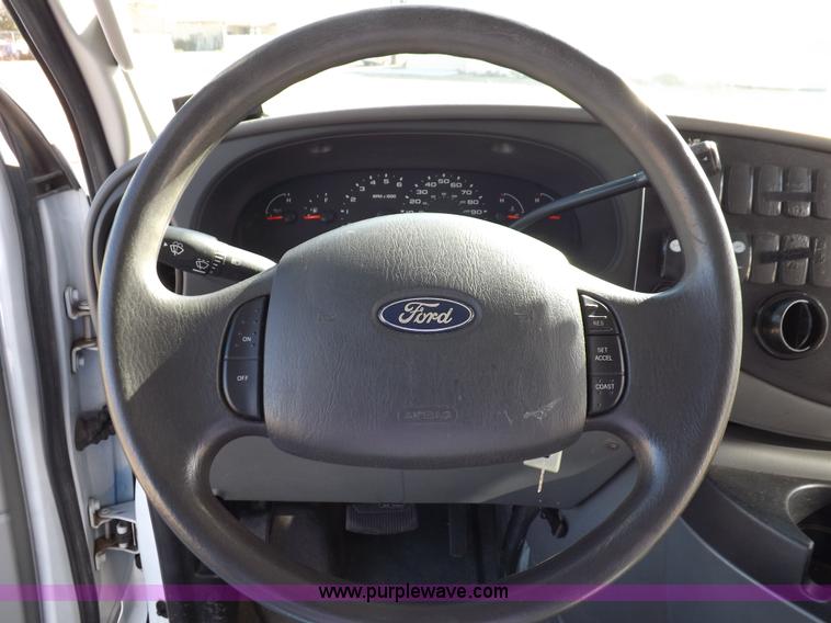 image for item K3149 2008 Ford E450 Super Duty van