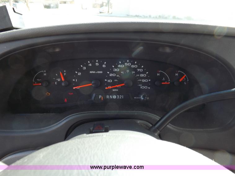 image for item K3149 2008 Ford E450 Super Duty van