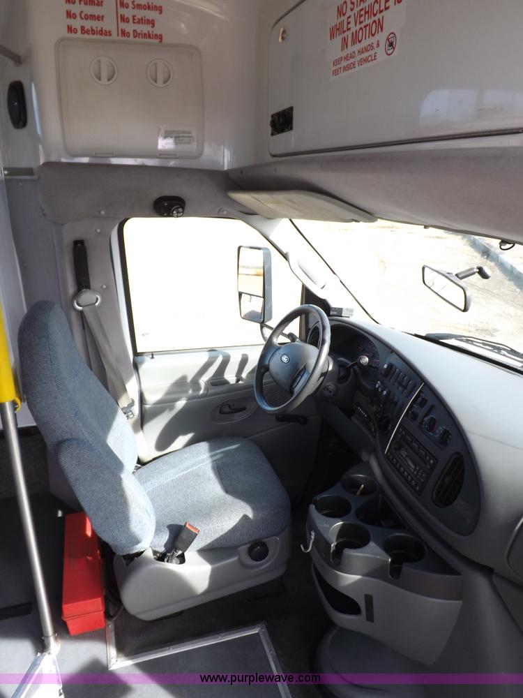 image for item K3149 2008 Ford E450 Super Duty van