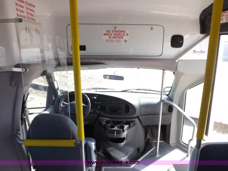 image for item K3149 2008 Ford E450 Super Duty van