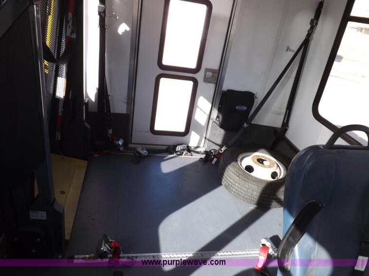 image for item K3149 2008 Ford E450 Super Duty van