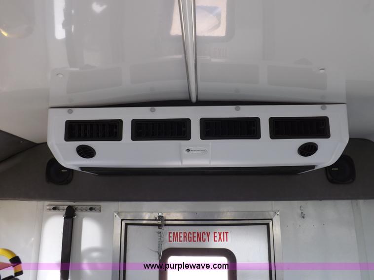 image for item K3149 2008 Ford E450 Super Duty van