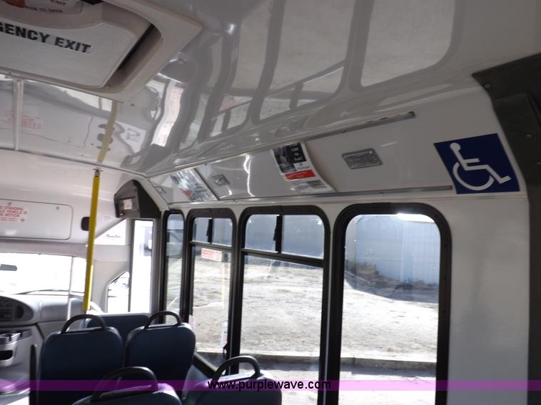 image for item K3149 2008 Ford E450 Super Duty van