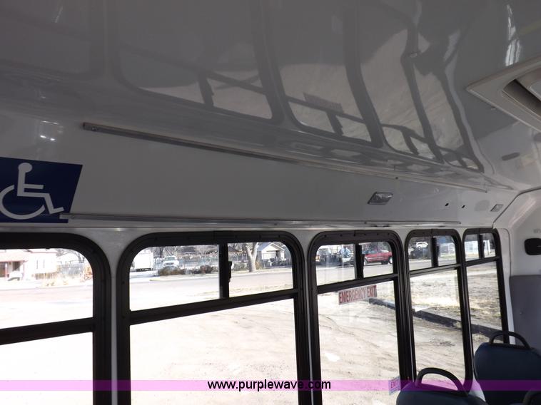 image for item K3149 2008 Ford E450 Super Duty van