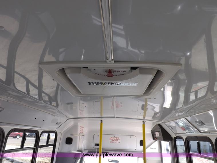 image for item K3149 2008 Ford E450 Super Duty van