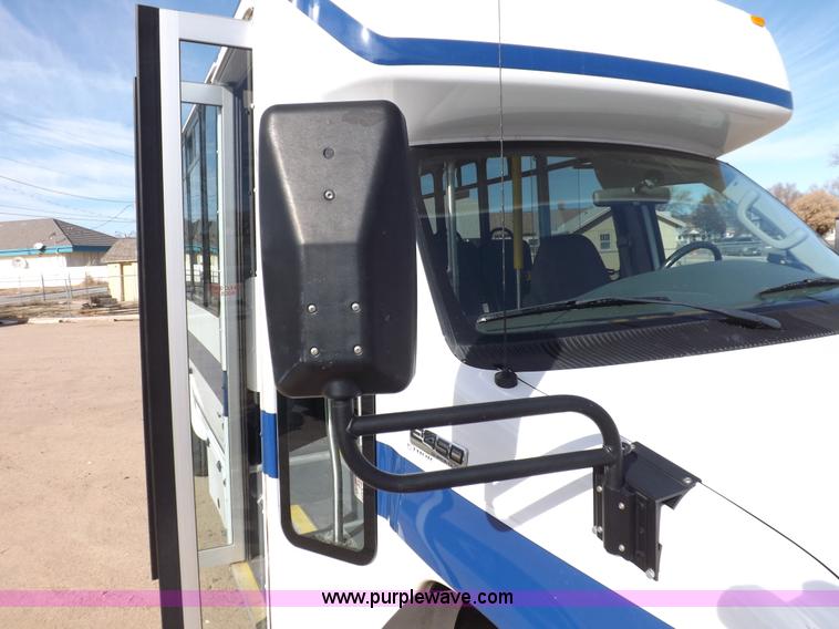 image for item K3149 2008 Ford E450 Super Duty van