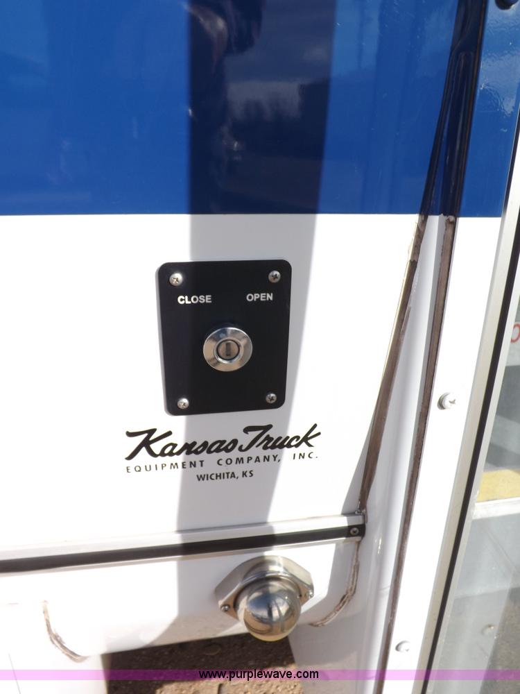 image for item K3149 2008 Ford E450 Super Duty van