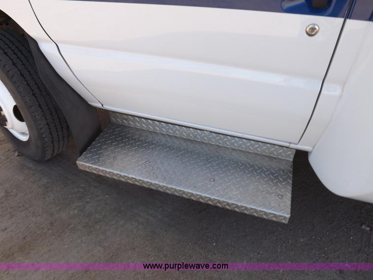 image for item K3149 2008 Ford E450 Super Duty van
