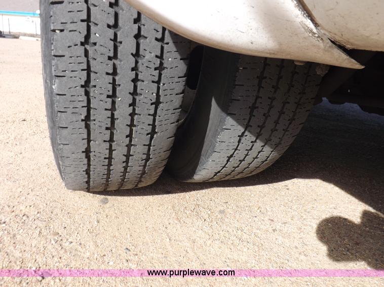 image for item K3149 2008 Ford E450 Super Duty van