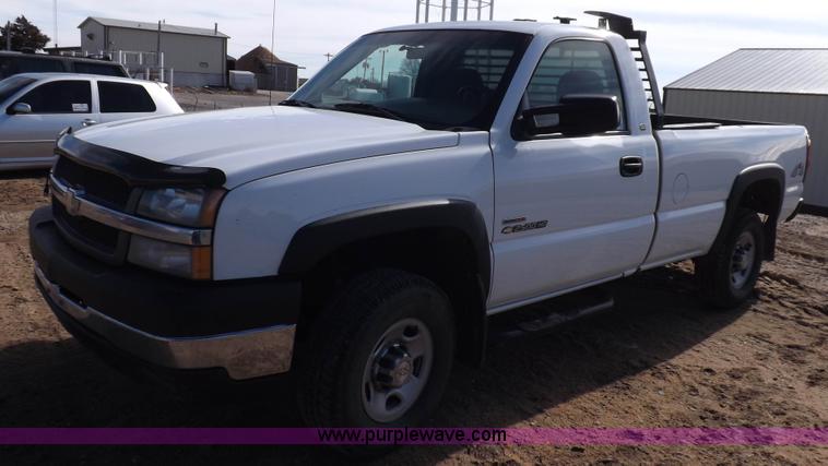 image for item K3164 2004 Chevrolet Silverado 2500HD pickup truck