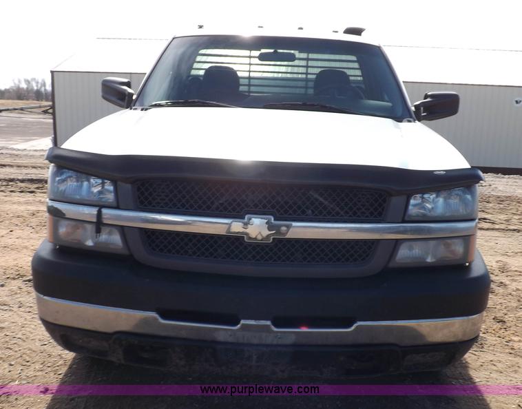 image for item K3164 2004 Chevrolet Silverado 2500HD pickup truck