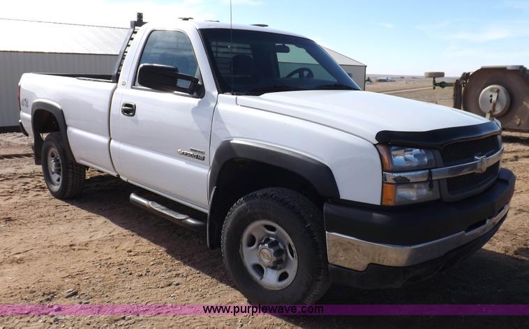 image for item K3164 2004 Chevrolet Silverado 2500HD pickup truck