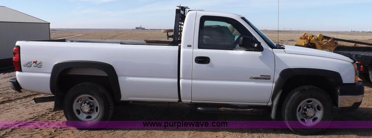 image for item K3164 2004 Chevrolet Silverado 2500HD pickup truck