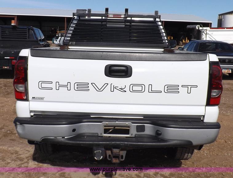 image for item K3164 2004 Chevrolet Silverado 2500HD pickup truck