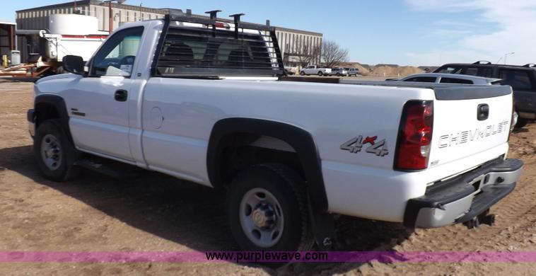 image for item K3164 2004 Chevrolet Silverado 2500HD pickup truck