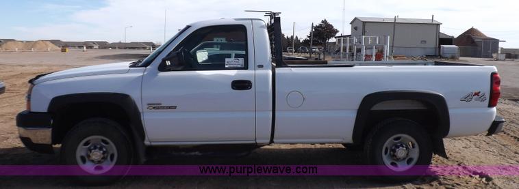 image for item K3164 2004 Chevrolet Silverado 2500HD pickup truck