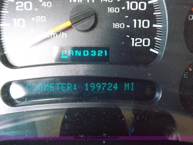 image for item K3164 2004 Chevrolet Silverado 2500HD pickup truck