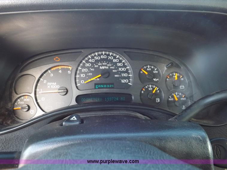 image for item K3164 2004 Chevrolet Silverado 2500HD pickup truck