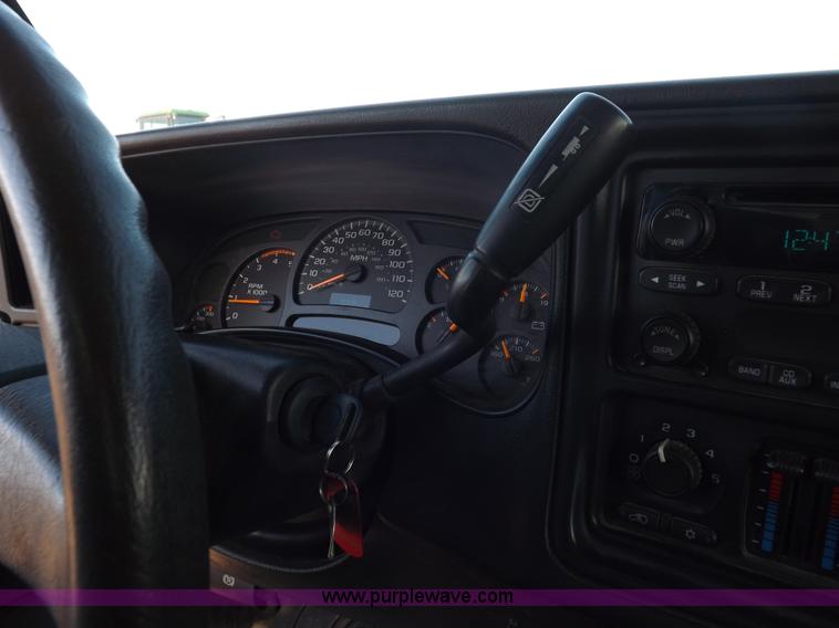 image for item K3164 2004 Chevrolet Silverado 2500HD pickup truck