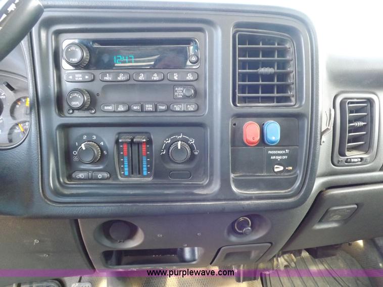 image for item K3164 2004 Chevrolet Silverado 2500HD pickup truck