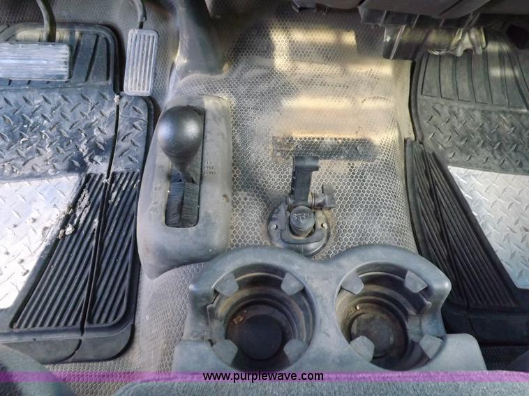 image for item K3164 2004 Chevrolet Silverado 2500HD pickup truck