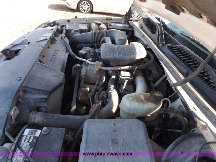 image for item K3164 2004 Chevrolet Silverado 2500HD pickup truck