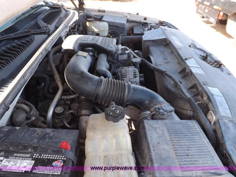 image for item K3164 2004 Chevrolet Silverado 2500HD pickup truck