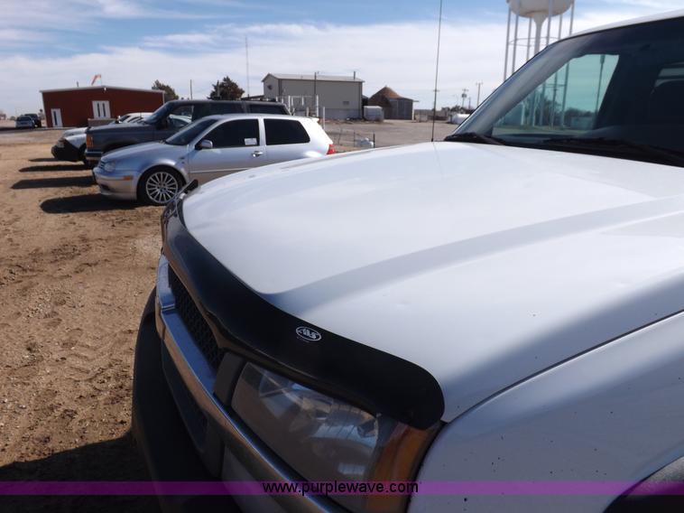 image for item K3164 2004 Chevrolet Silverado 2500HD pickup truck