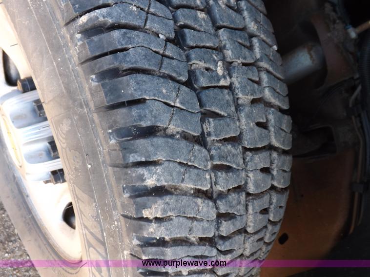 image for item K3164 2004 Chevrolet Silverado 2500HD pickup truck