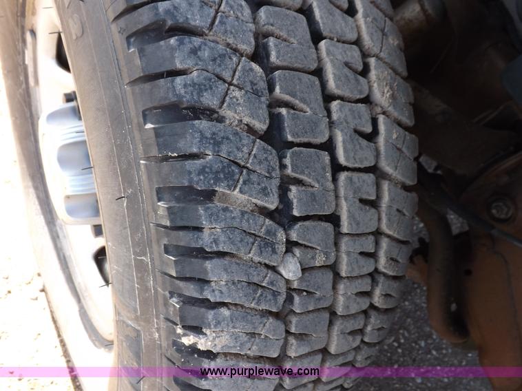 image for item K3164 2004 Chevrolet Silverado 2500HD pickup truck