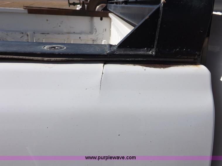 image for item K3164 2004 Chevrolet Silverado 2500HD pickup truck