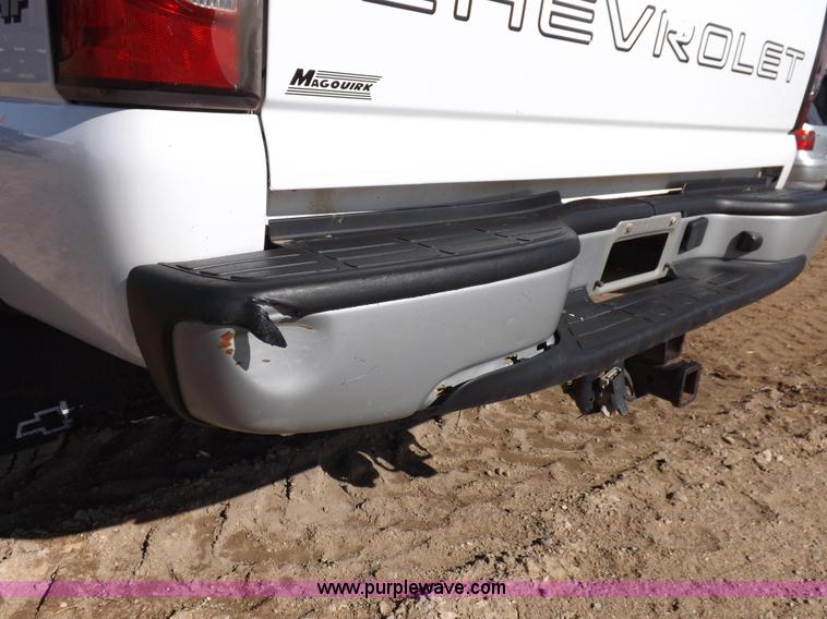 image for item K3164 2004 Chevrolet Silverado 2500HD pickup truck