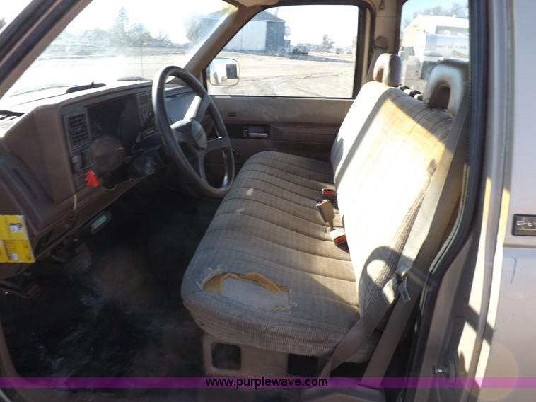 image for item K3173 1992 Chevrolet Cheyenne 2500 pickup truck